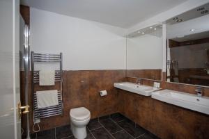 A bathroom at Sea Marge Hotel 