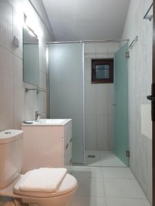 Bathroom sa Kalabash Apartments