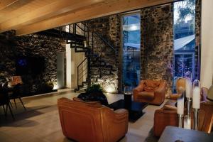 A seating area at Ghè House