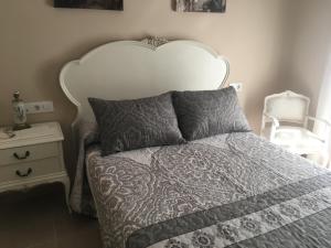 Posteľ alebo postele v izbe v ubytovaní Apartamentos HELA