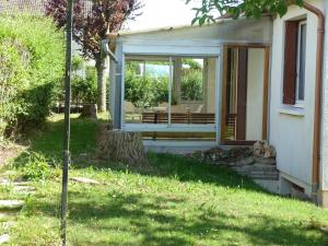 una veranda schermata di una casa di Chez Jeannette a Lacanche