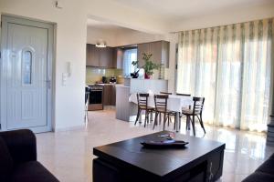 Kuchyňa alebo kuchynka v ubytovaní Almyrida sea view house