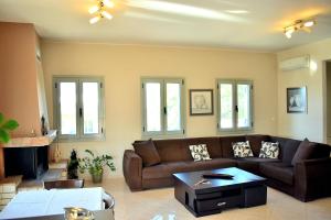 Gallery image of Almyrida sea view house in Almirida