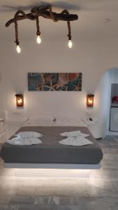 Posteľ alebo postele v izbe v ubytovaní Grey Rooms Naxos