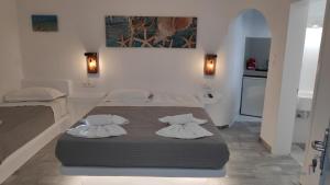 Posteľ alebo postele v izbe v ubytovaní Grey Rooms Naxos