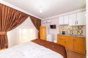 A kitchen or kitchenette at Tavra hotel