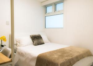 سرير أو أسرّة في غرفة في Apartments and Rooms Distecon
