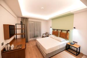 A bed or beds in a room at La Farine Rooms