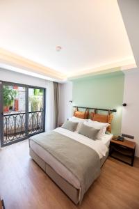 A bed or beds in a room at La Farine Rooms