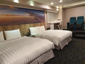 Postel nebo postele na pokoji v ubytování Ximen Airline Hotel