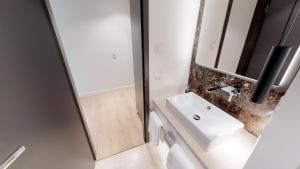Koupelna v ubytování White Pearl Apartment 2.05