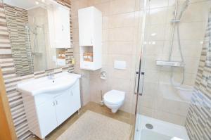 Kúpeľňa v ubytovaní Apartment Evan + 28 fotografií