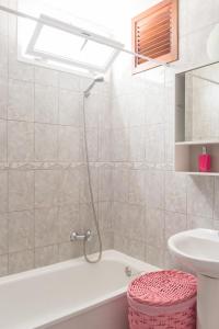 a bathroom with a bath tub and a sink at Las Piteras (1) in Arona