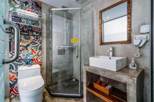 Salle de bains dans l'établissement Chengdu BANG Bar&Hostel （Lazybones hostel）