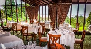 Restaurace v ubytování Netherwood Hotel & Spa