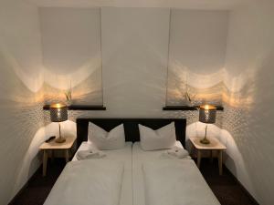 Postel nebo postele na pokoji v ubytování Hotel Augsburg Langemarck