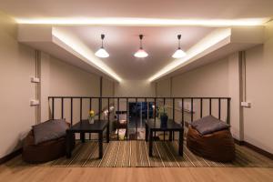 Posezení v ubytování Napa Hostel Samrong Station