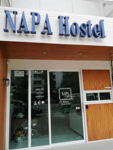 Certifikát, hodnocení, plakát nebo jiný dokument vystavený v ubytování Napa Hostel Samrong Station