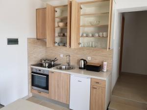 Kuchyňa alebo kuchynka v ubytovaní Apartments Tri Mora