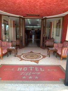 A seating area at Hotel Tiffany