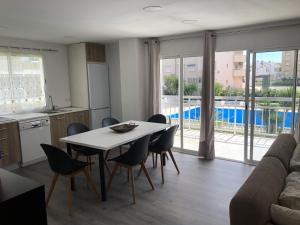 Bazén v ubytovaní Sun & Beach Pobla alebo v jeho blízkosti