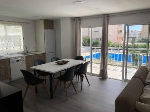 Bazén v ubytovaní Sun & Beach Pobla alebo v jeho blízkosti