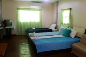 Een bed of bedden in een kamer bij Ban Khun Rin Homestay