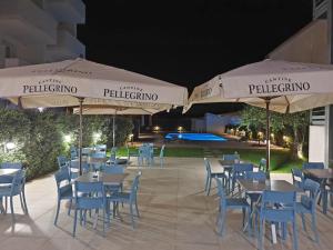 Reštaurácia alebo iné gastronomické zariadenie v ubytovaní Travini Hotel Residence