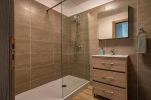 Phòng tắm tại Luxury Seaside Apartament - Marina Surf Mamaia