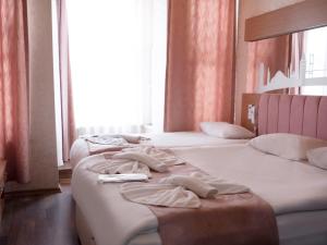 Postel nebo postele na pokoji v ubytování HOTEL MİKLAGORD