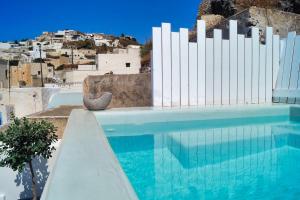 The swimming pool at or close to Santo Castello