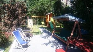 Plac zabaw dla dzieci w obiekcie BASTÓWKA 2 Apartamenty