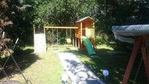 Plac zabaw dla dzieci w obiekcie BASTÓWKA 2 Apartamenty