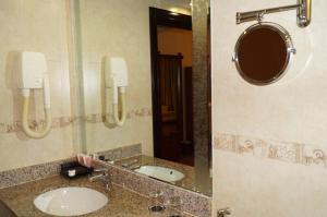 Koupelna v ubytování Grand Central Hotel