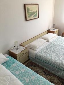 En eller flere senge i et værelse på B&B LOKEV Sezana