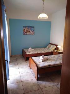 A bed or beds in a room at 85 sqm Apartments New Panorama ELECTRIC CAR ΦΩΡΤΗΣΗΣ STATION