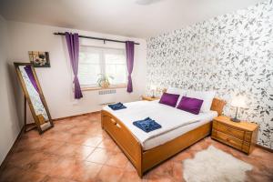Postel nebo postele na pokoji v ubytování Apartmány U Ořecha