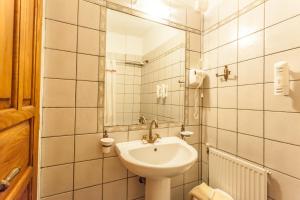 Kúpeľňa v ubytovaní Archontiko Montana + 31 fotografií