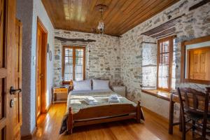 Posteľ alebo postele v izbe v ubytovaní Archontiko Montana