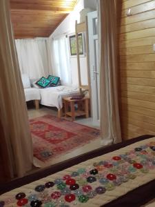 Postel nebo postele na pokoji v ubytování KUŞ YUVASI PANSiYON