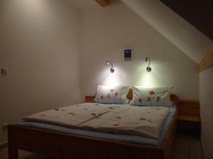 a bedroom with a bed with two lamps on the wall at Fewo Fiete in Trassenheide