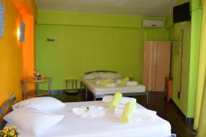 Postel nebo postele na pokoji v ubytování Lilalo Ηotel
