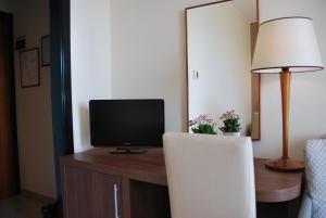 TV a/nebo společenská místnost v ubytování Domus Mariae Albergo