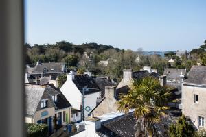 an aerial view of a small town with houses at Mary Boat Trip in Ile aux Moines