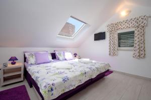 Apt Bobotovi in center of Stari Grad, Hvar客房内的一张或多张床位
