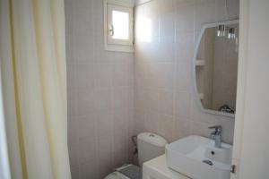 a bathroom with a sink and a toilet and a mirror at Maistrali in Provatas