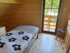 Llit o llits en una habitació de Sowia chatka