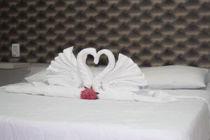 เตียงในห้องที่ Xingu Praia Hotel