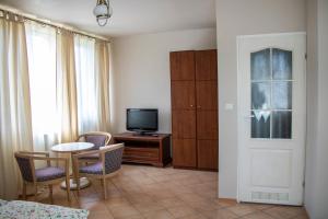 TV a/nebo společenská místnost v ubytování Ranczo Mustafa