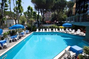 Swimmingpoolen hos eller tæt på Hotel Metropolitan